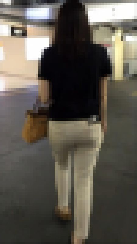 長身大柄なベージュパンツお姉さん サンプル画像