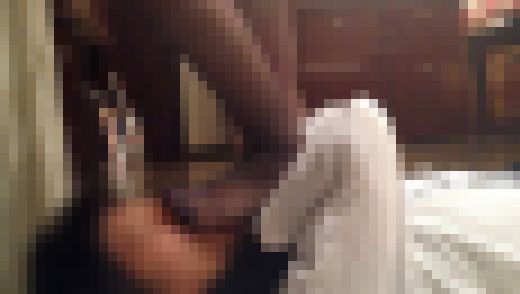 27【強烈】黒ストお姉さんの匂い嗅がせと顔踏みと足舐め　サンプル画像1