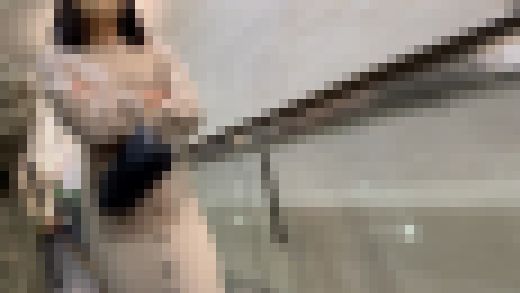 柔らかリブニットでデカ尻とエロい身体をクネクネと見せ歩くJD　サンプル画像3