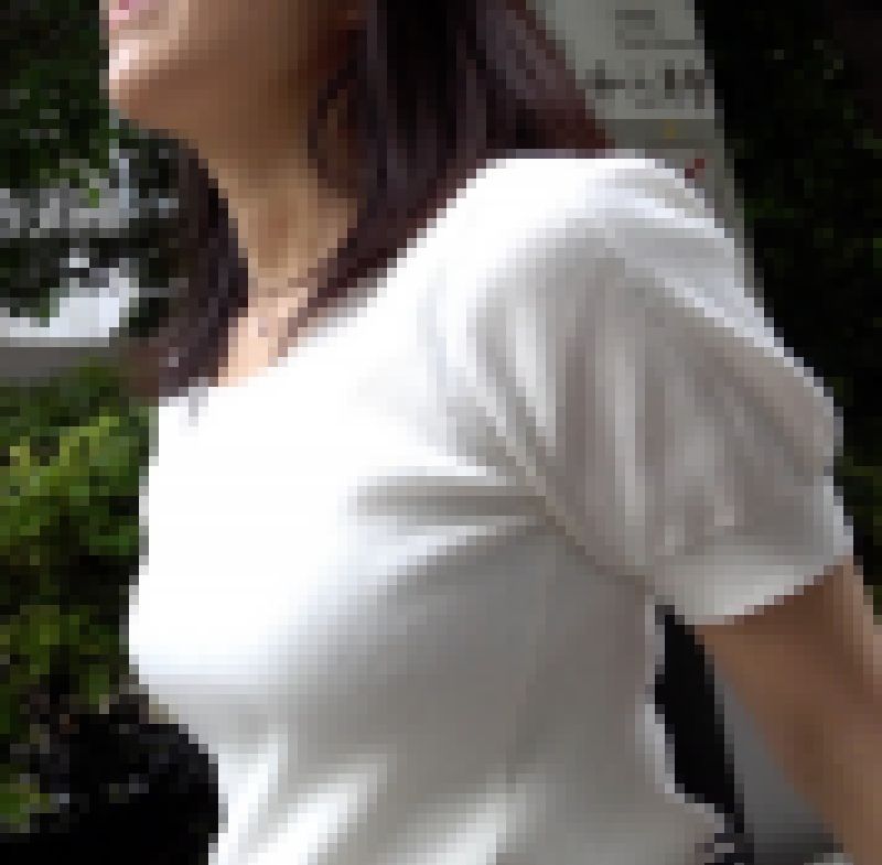 おかず449（爆乳美人お姉様のボインボインなニット乳！超美人です！） サンプル画像
