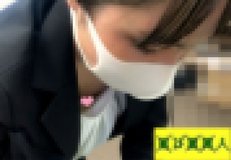 【集荷客の胸チラ】某営業所:低身長のスーツ女子。慎ましい胸の持ち主でした。Vol.22 サンプル画像