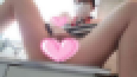 ❤愛華の自撮りオナニー❤料理を作る前にムラムラした人妻が裸エプロンでオナニー　サンプル画像1