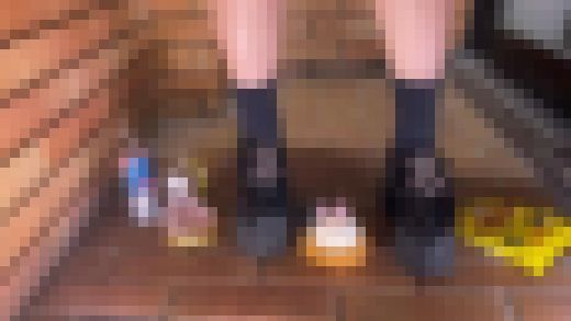 トー横キッズに転生したらうさぎ×袋麺を踏み潰していた件について　サンプル画像1