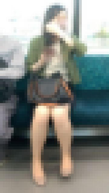 全身から上品さが溢れる帰宅中の美人OLさん　サンプル画像1