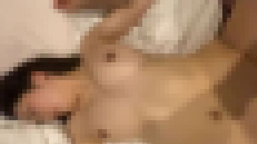 95-吉岡里帆似のスペ106巨乳パティシエFカップ21歳が中出し懇願、お掃除フェラまで。素人がここまでやるか？スキモノ変態巨乳に　サンプル画像2