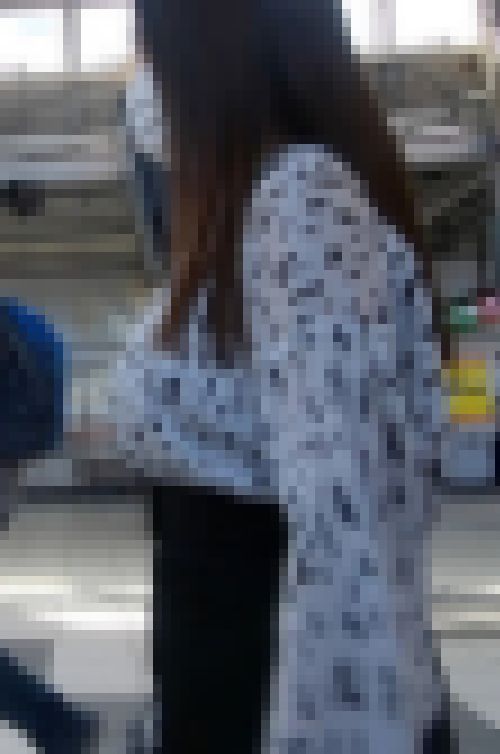 タプタプ揺れる巨乳美女　サンプル画像1