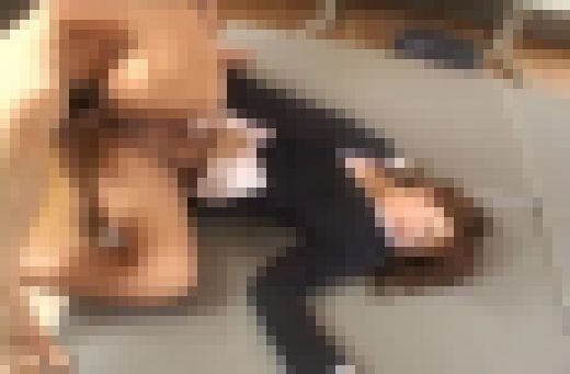 ＯＬたちの美脚を彩るパンスト引き裂いて着衣のままでセックス　MIYUKI の場合　サンプル画像1