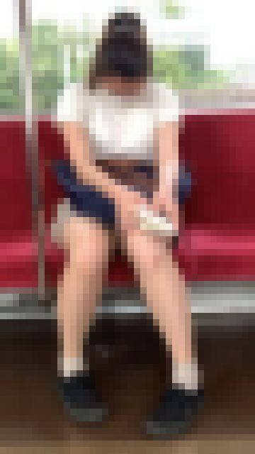 読書に夢中になり脚のガードが緩くなってしまう知的なお姉さん（後編）　サンプル画像3