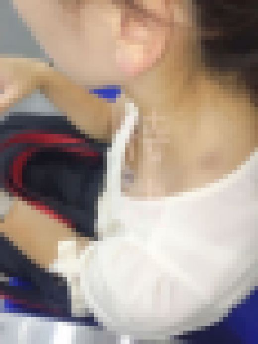 【胸チラ永久保存版】乳首探検隊出動！　サンプル画像1