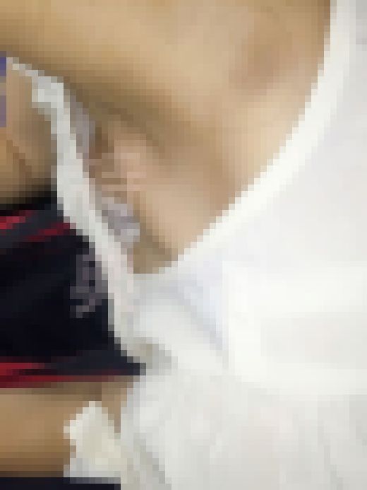 【胸チラ永久保存版】乳首探検隊出動！　サンプル画像2