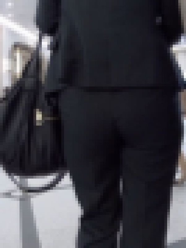 ネイビーパンツスーツOLの割れ目尻！ サンプル画像