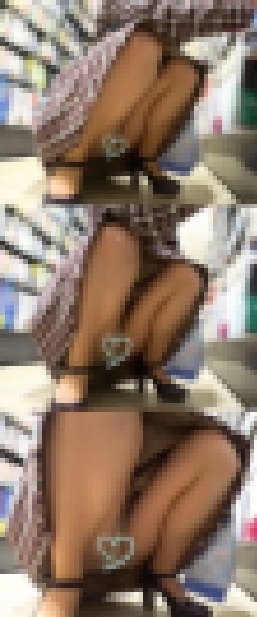 【パンストパンチラ】お座りワンピース女子の股間フェロモンが半端ない!!!　サンプル画像3