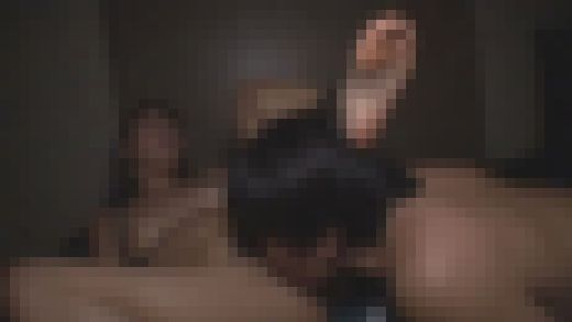 【巨乳+黒ビキニ】暗い部屋の中で本能のままにSEX!!揺れる巨乳に目が釘付け... サンプル画像2