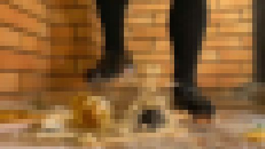 【寿司crash】Japanese sushiそれは全世界が認める日本の食文化。世界を敵に回し踏みつける制服娘　サンプル画像2