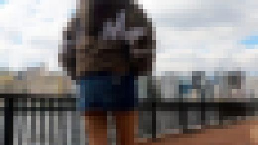 彼女に超マイクロミニ履かせて背後からローアングル接写vol.1 サンプル画像1