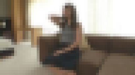 色白美巨乳のエッチな体をした24歳OLが前戯だけで何度もイカされる　サンプル画像1