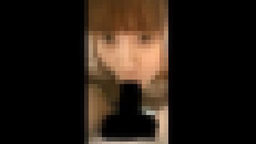 バレないよ♡ 会社のトイレに彼女でを呼び出し、上司や同僚のすぐ横豪快な'ダイソン吸引フェラ'で1週間溜めた精子を絞り　サンプル画像1