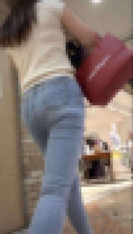 おかず484（肉尻の極み！デニムHIPが大暴れな長身お姉様） サンプル画像