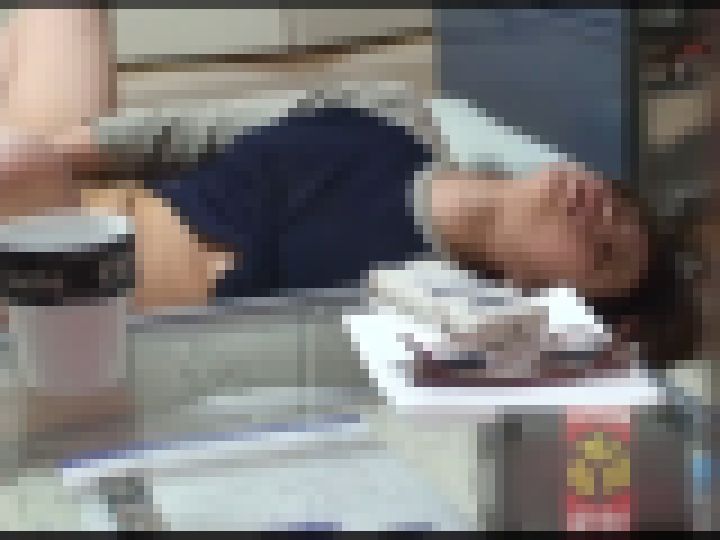 【ジャネス】防犯レベルの低い民家や○○パ○スの少しの隙間から撮ったパンチラ、着替、オナニーetc#002 DBAQ-005-02 サンプル画像