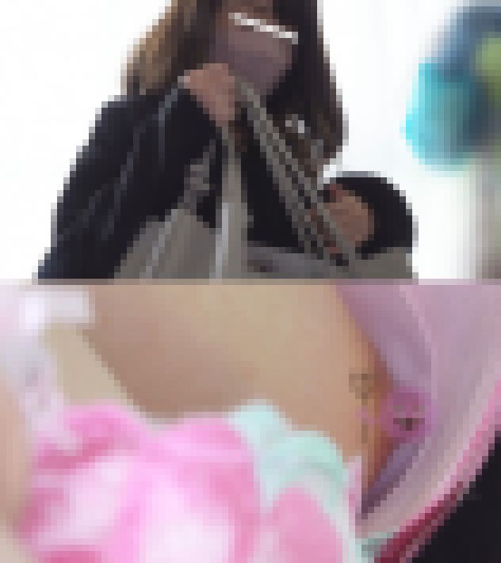 [ワクチン接種]仕事帰りの営業レディ(23)の丸コリ乳首を接写[胸チラ] サンプル画像