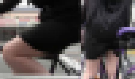 ムチムチパンストOL自転車漕ぎ２名　サンプル画像2