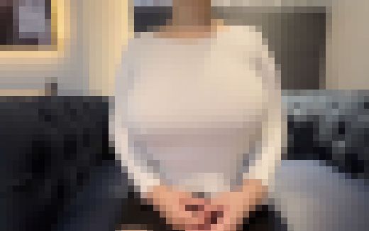 【個人撮影】25歳Jカップお姉さんのノーブラ白ニット特大乳を弄り倒す！ 正面アングルver.　サンプル画像1