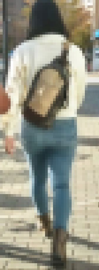 窮屈そうな安産型のケツで男を挑発！ 下品なワイルド巨尻編　サンプル画像1