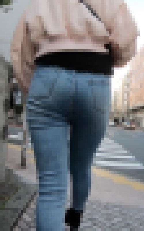 スキニージーンズを堪能　サンプル画像2