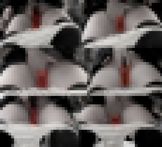 【電車痴漢動画10】前方責めで潮吹く敏感制服ニーソ美少女　サンプル画像2