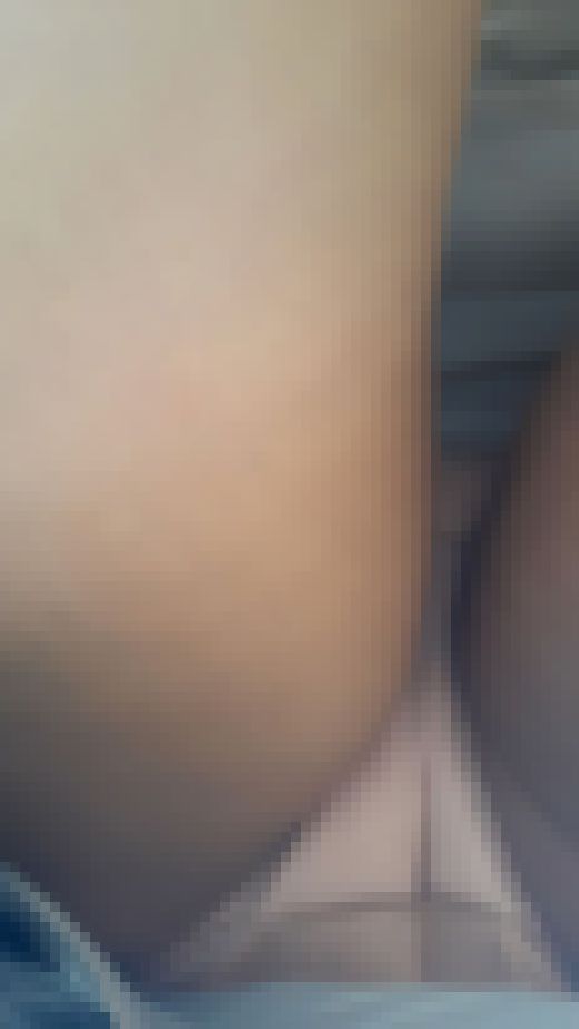 清楚系知人女性を後ろから前から逆さ撮りパンチラ　サンプル画像1