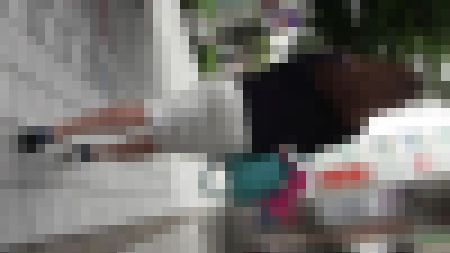 尻肉に張り付くピチピチタイスカで尻の動き丸わかり　サンプル画像2