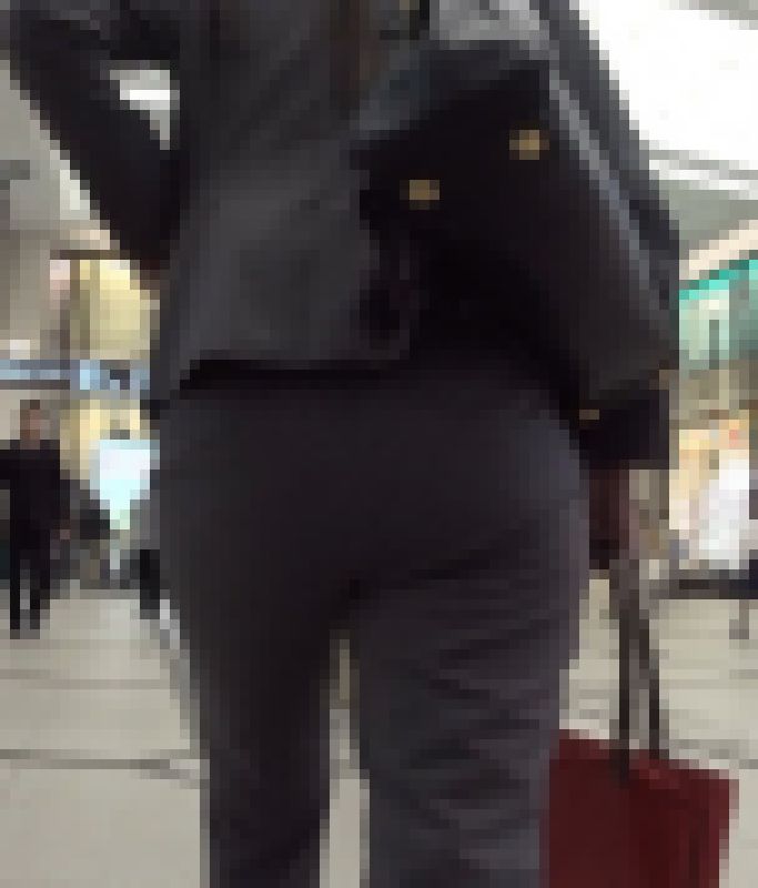 肉尻パンツスーツなOL サンプル画像