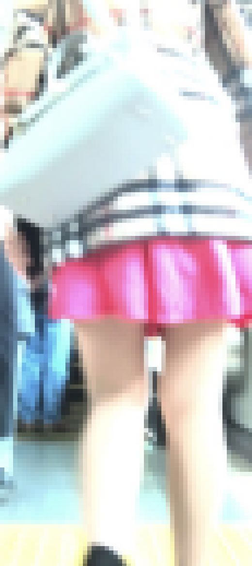 [★新作]パンチラ盗撮 OLさん 赤パンツがベージュのタイツに透けて　サンプル画像1