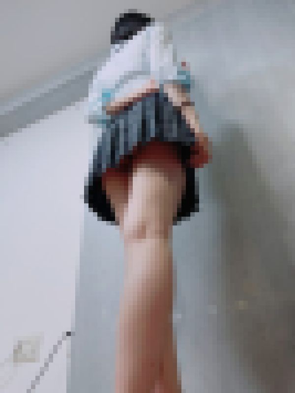 【コスプレパンチラ】ムラムラ新人OL K校時代の制服で気分が上がっちゃって大露出！ サンプル画像