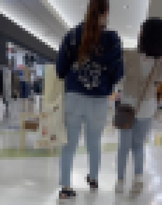 【アメリカ人10代の巨尻】ショッピングモールのアメリカ人ティーン　おにくがみっしり詰まった巨デニム尻　サンプル画像3