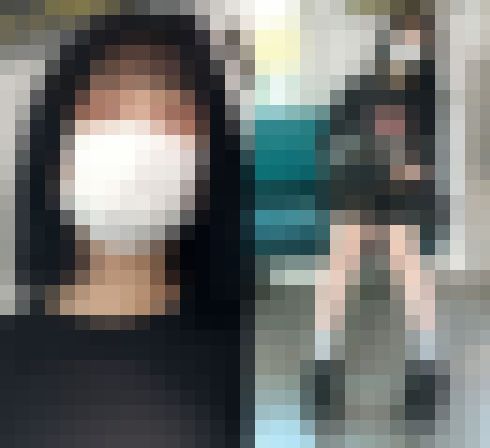 盗撮に気付いて薄目でこちらを確認する警戒心が強い女子大生 サンプル画像