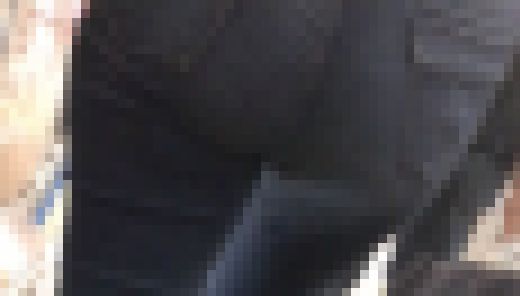 【熟女の巨尻】帰省中の30代デニム巨尻をキャッチ　長距離移動で臭そうなデニムにクラクラw サンプル画像