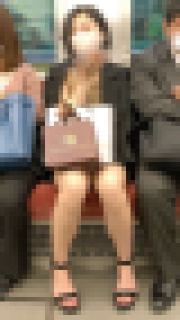 サンダル生脚がエロい気が強そうなショートカット美女（其の三）　サンプル画像3