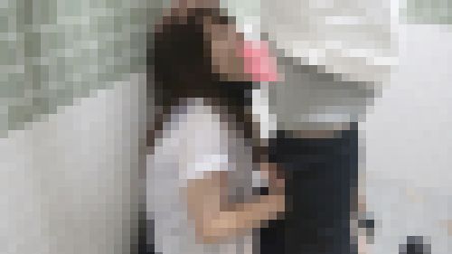 夏盛り女子○生【49】見せるのはいいけど触るのを嫌がる可愛い女子○生ちゃんに少し強引にイラマチオ＆生中出しでお仕置きｗ　サンプル画像2