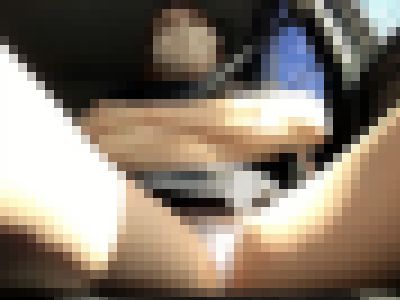 【車内パンチラ.42】はしたない大股開きで巨乳奥さんの白透けレースTバックがずっと丸見え‼︎ サンプル画像
