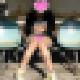 駅のホームにて純白パンチラ**‼ サンプル画像