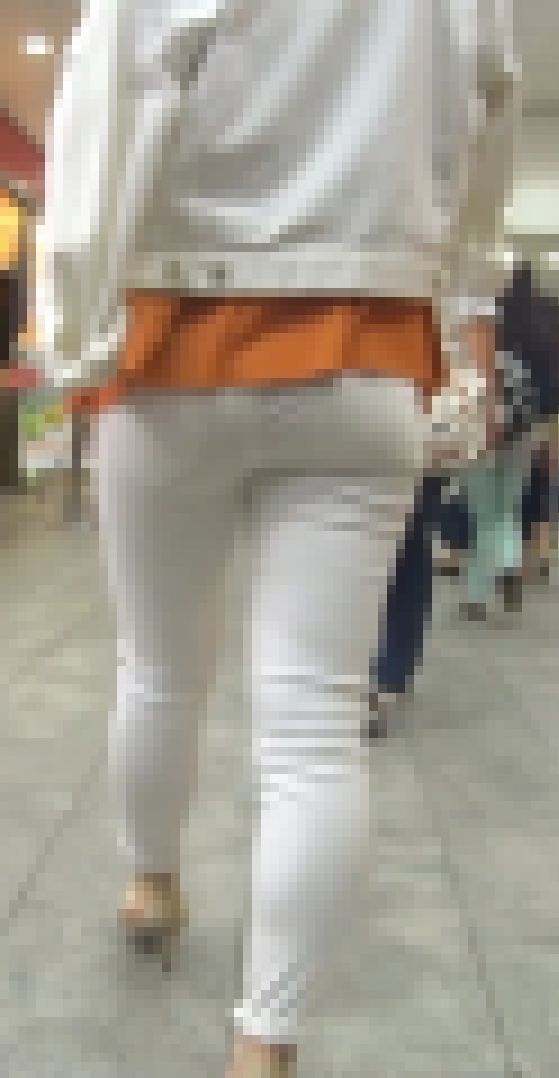 歩き方がエロすぎる肉尻びっしりな爆尻OL！ サンプル画像