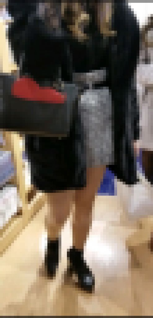 【高身長ギャル】ありえない程短すぎるスカート　サンプル画像1