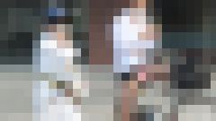 某施設から出てきたスーツ姿の生Pパンスト娘 携帯が終わるまで丸見え4K動画ちゃりんこパンチラ サンプル画像1