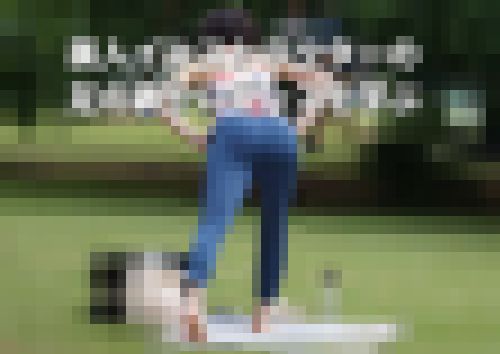 美人インストラクターの足の裏やレギンスを学ぶ(RESTOCK) サンプル画像