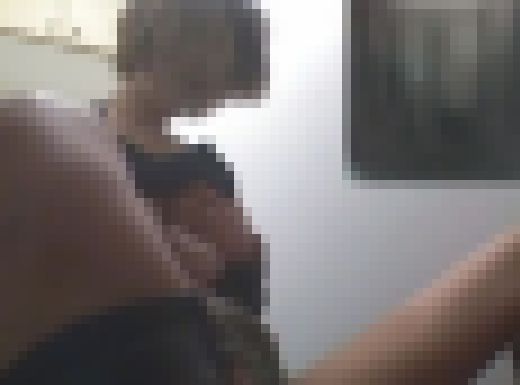 アウトレットのトイレに仕掛けられた2カメ迫力マジ映像！シャワーをクリにあてオナニーする女達　09　サンプル画像2