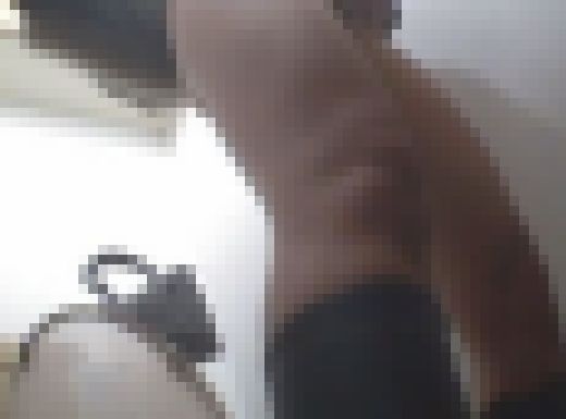 アウトレットのトイレに仕掛けられた2カメ迫力マジ映像！シャワーをクリにあてオナニーする女達　09　サンプル画像3