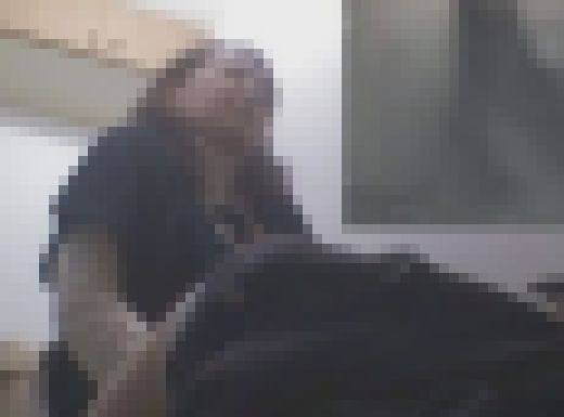 アウトレットのトイレに仕掛けられた2カメ迫力マジ映像！シャワーをクリにあてオナニーする女達　11　サンプル画像1