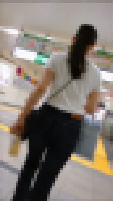 【食べ頃ヒップ】20代清楚系ポニーテール女のジーンズヒップ５　サンプル画像1