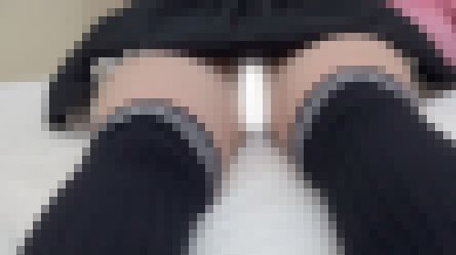 田舎子パンチラ綿ぱんつスマホに夢中 HD動画 サンプル画像